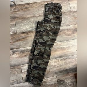 Women’s camo twill joggers